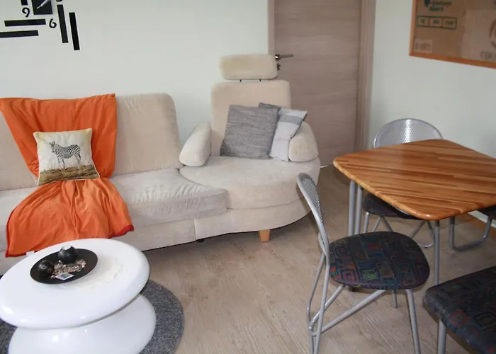 Ferienwohnung 아파트 Rositz